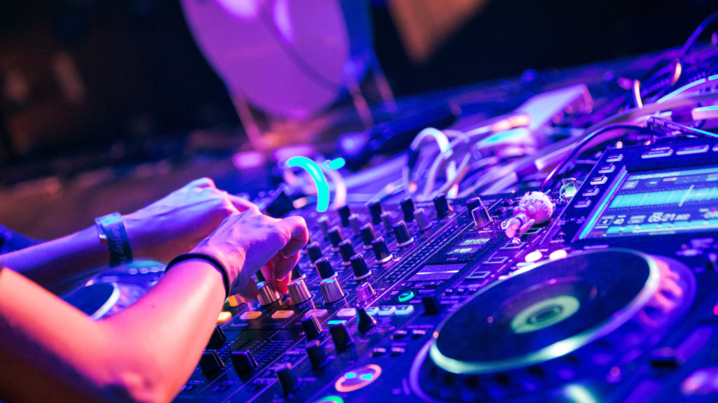 DJ